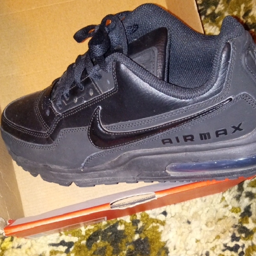 Nike Men's Triple Black Air Max Sneakers - Picture 2 of 4